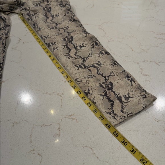 Chicos Pull on Jegging Snake Print Women's Pants Size .5 - Picture 8 of 11